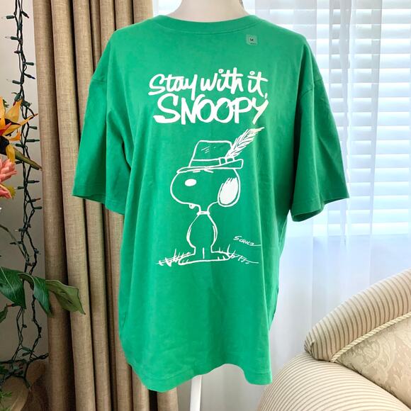Uniqlo PEANUTS Stay With It, Snoopy UT Graphic T-Shirt in Green - Picture 3 of 9